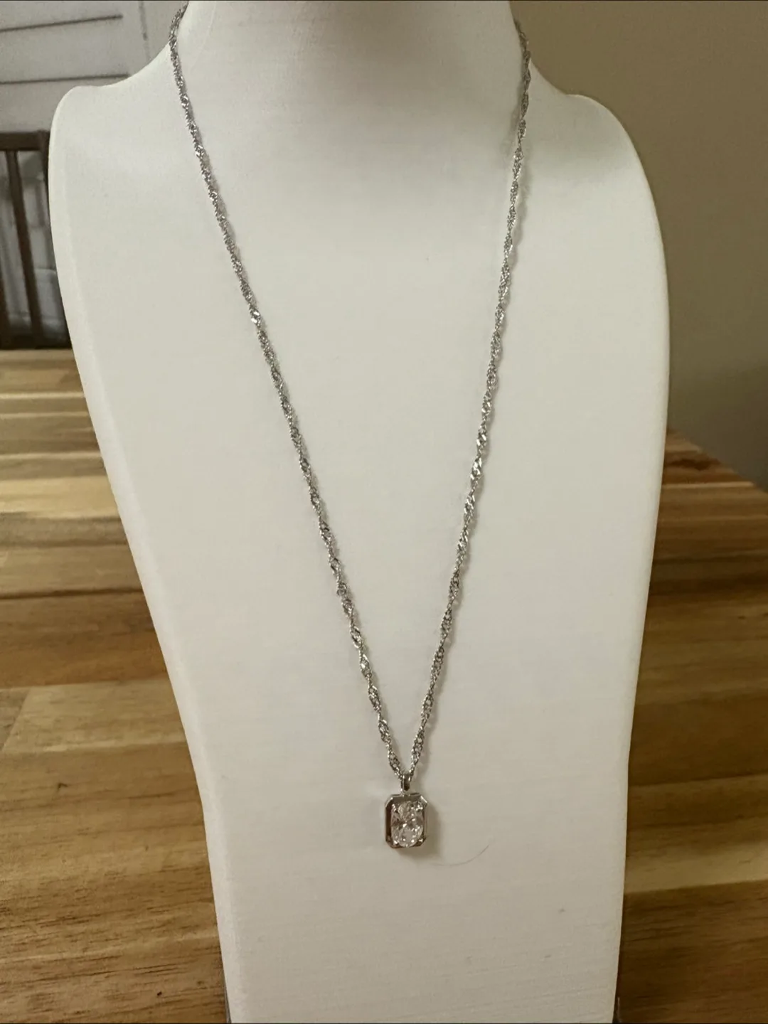 Platinum 1.04 Carat Diamond Pendant Necklace image indicator(2)