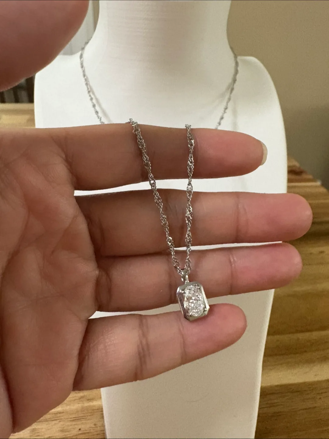 Platinum 1.04 Carat Diamond Pendant Necklace image indicator(5)