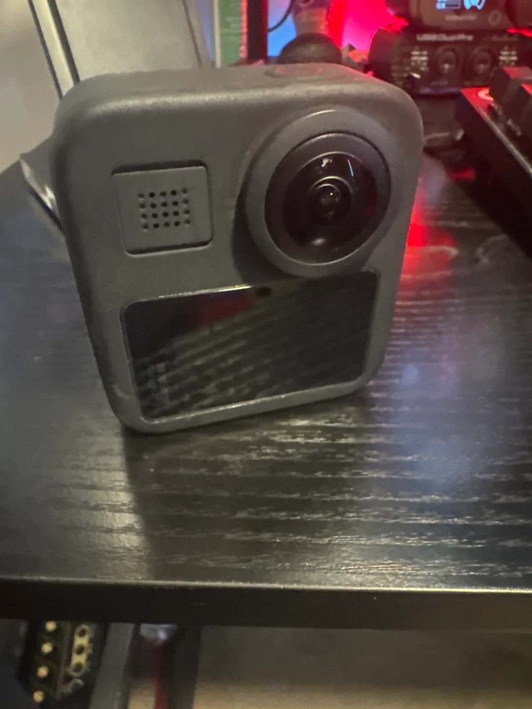 GoPro Max 360 Action Camera image indicator(2)