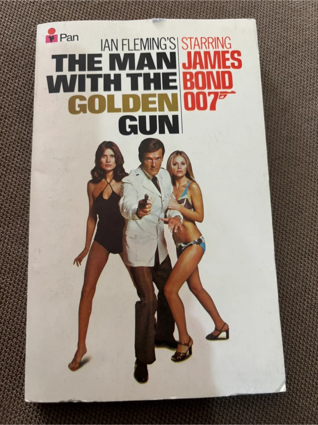 The Man With The Golden Gun - Ian Fleming James Bond 007 thumbnail