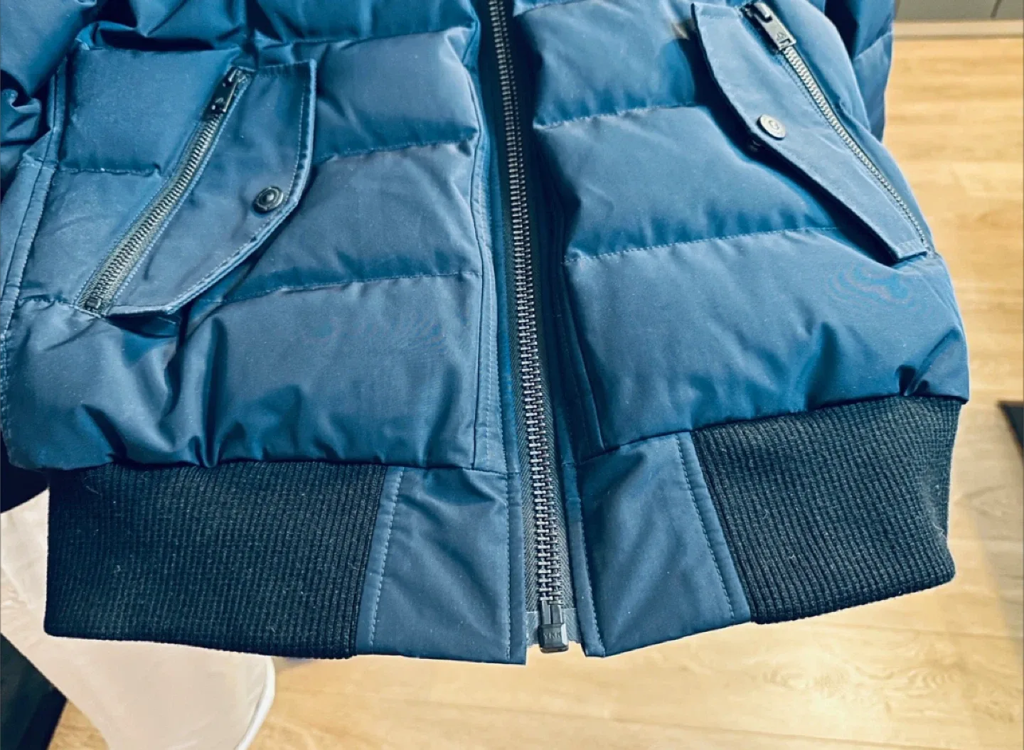 🥕Moose Knuckles Women Navy Bomber Jacket, frosted fur image indicator(2)