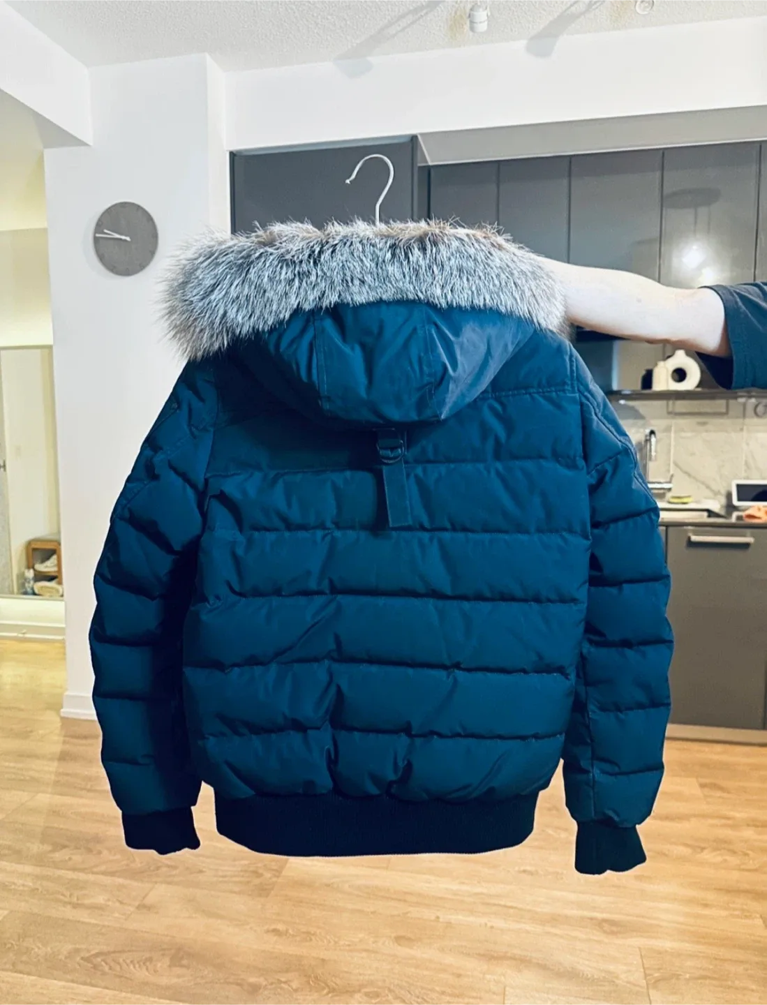 🥕Moose Knuckles Women Navy Bomber Jacket, frosted fur image indicator(4)