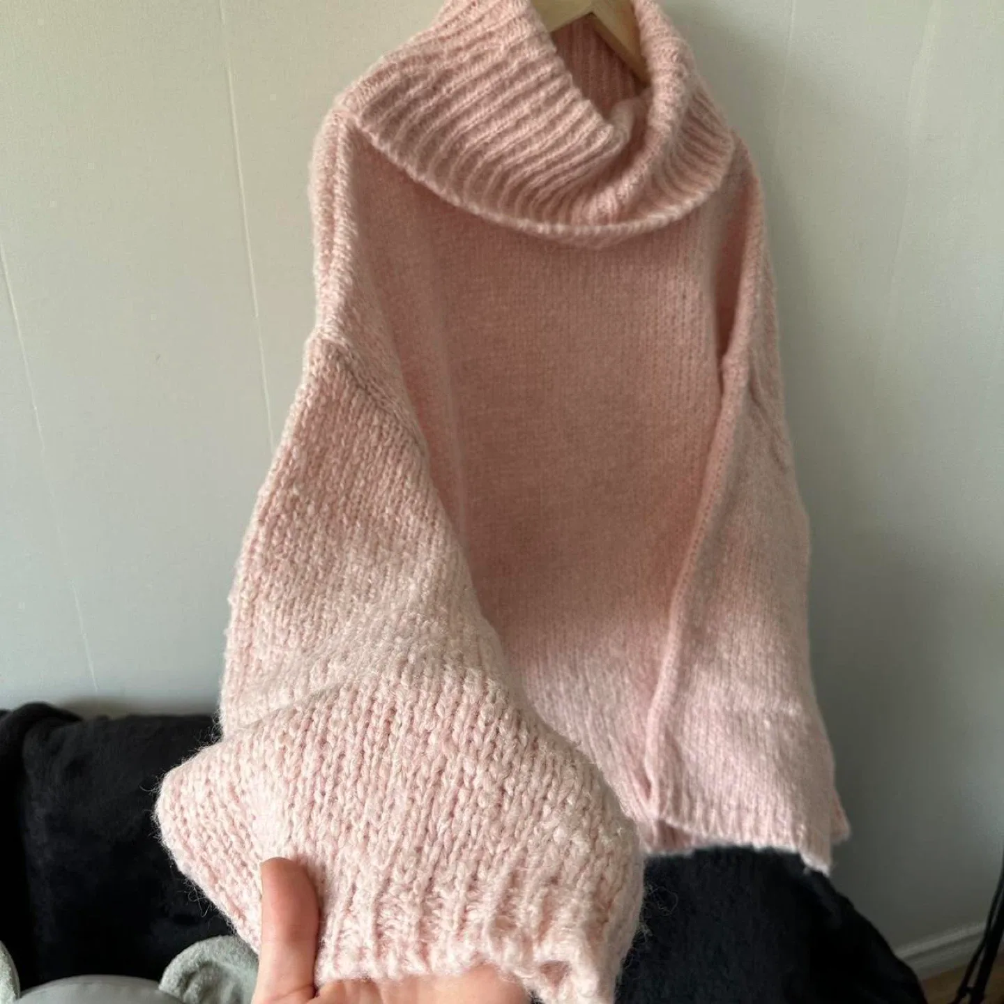 Pink cozy oversized knit sweater image indicator(4)