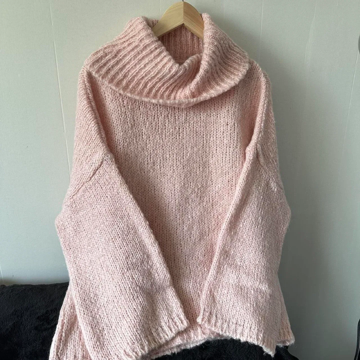 Pink cozy oversized knit sweater image indicator(3)