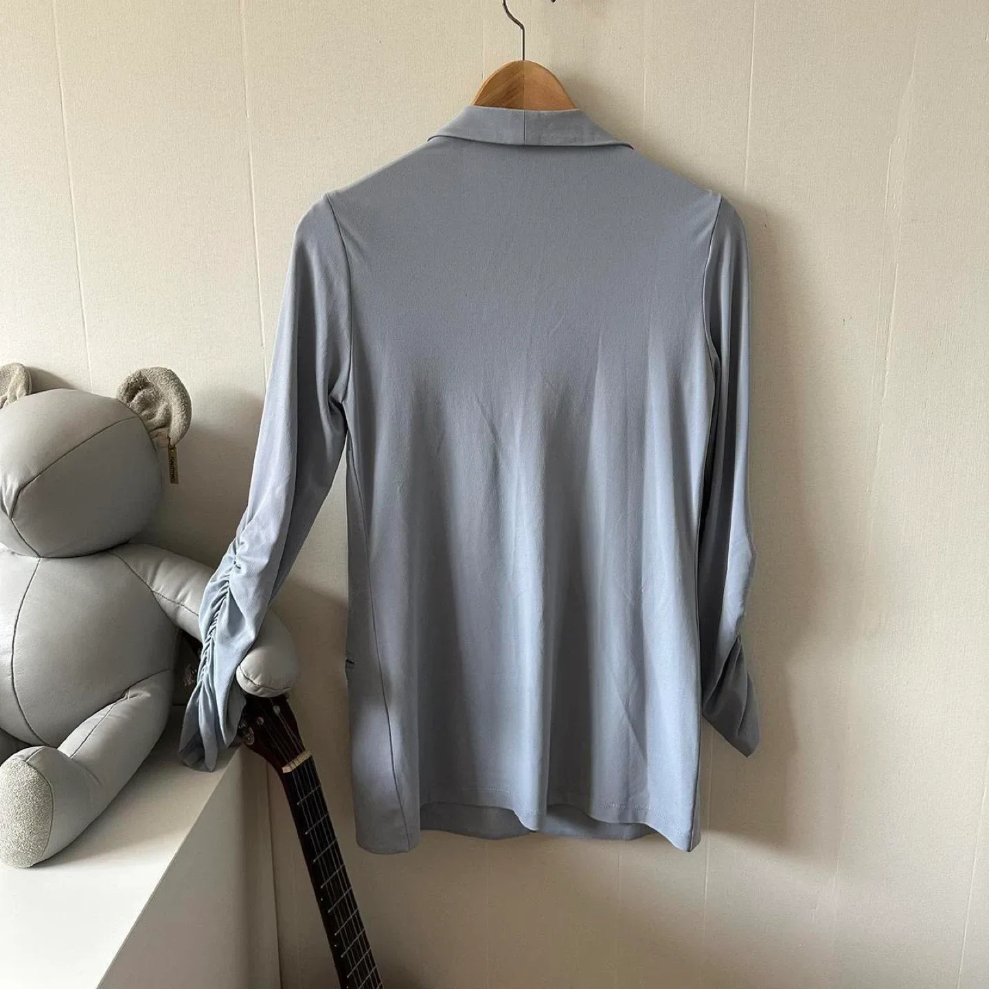 Light blue button up blazer with ruched sleeves image indicator(4)