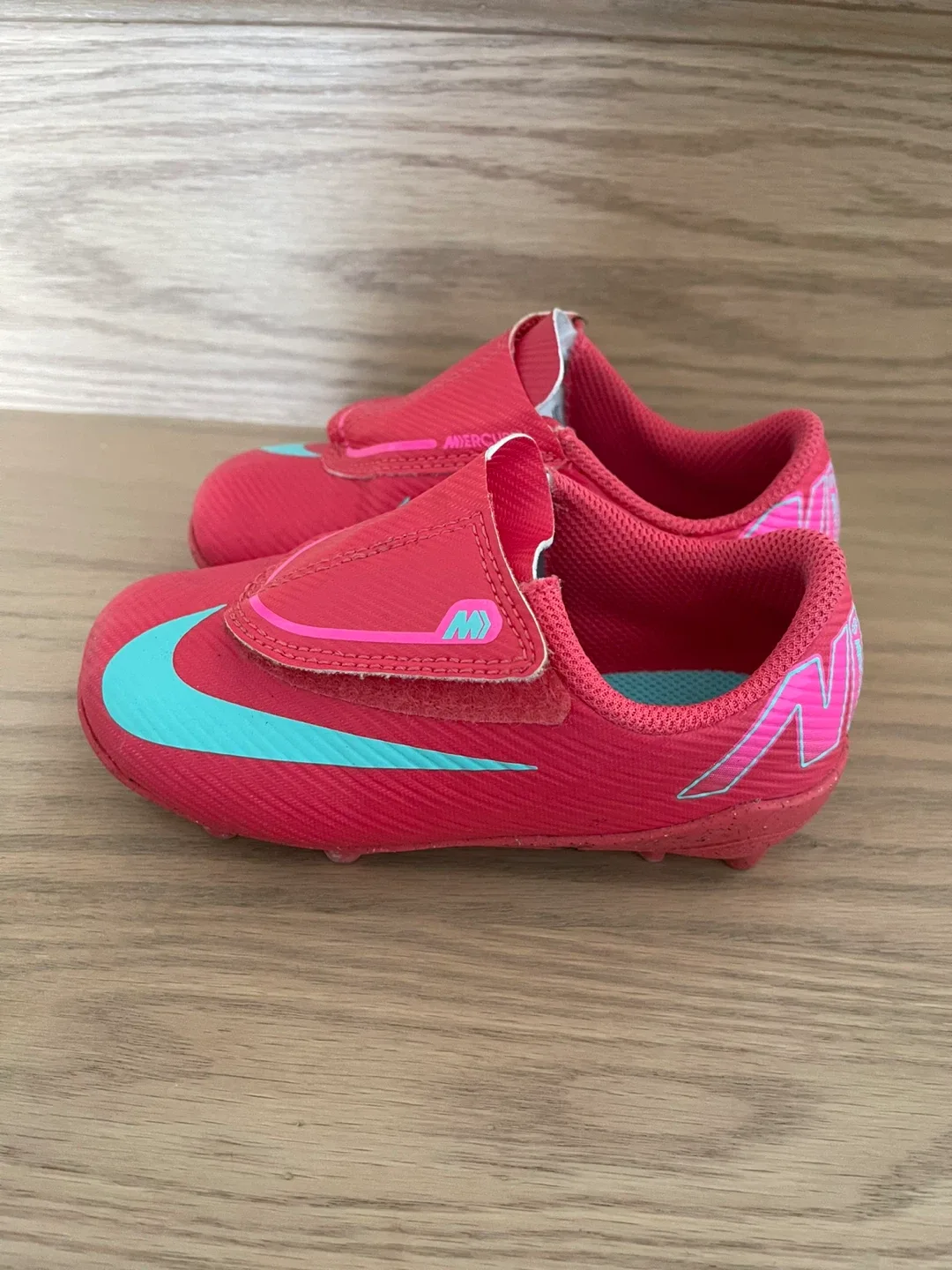 Toddler Nike Soccer Shoes - Size 8C image indicator(2)