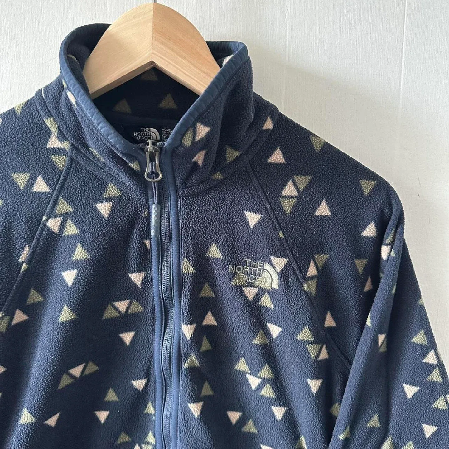 The North Face navy patterned fleece jacket image indicator(2)