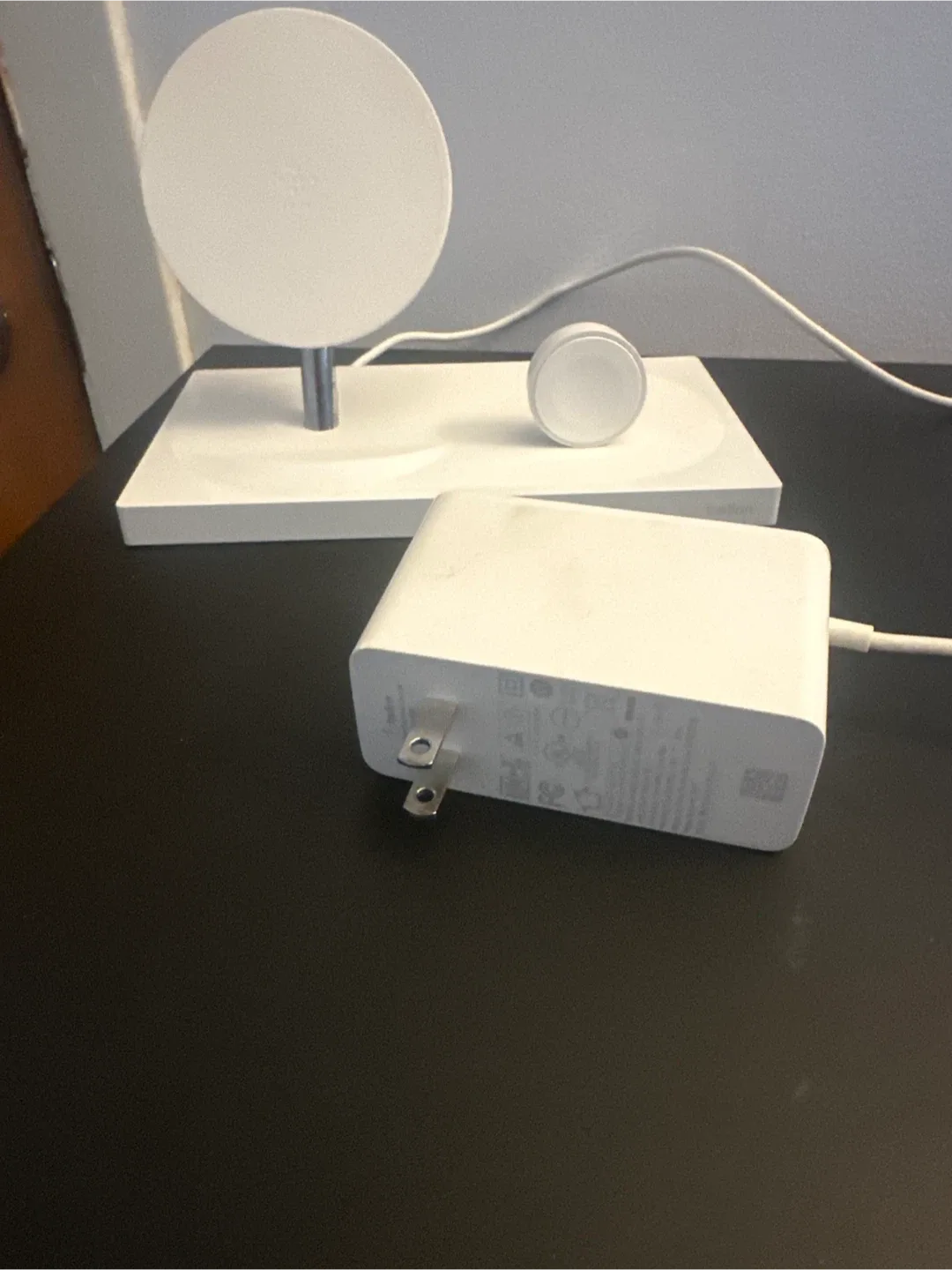 Belkin 2-in-1 Wireless Charger image indicator(2)