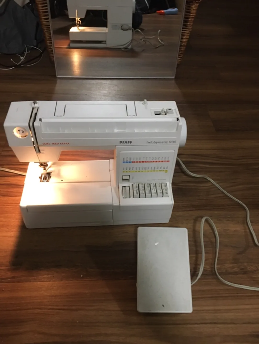 Pfaff Hobbymatic 935 Sewing Machine
