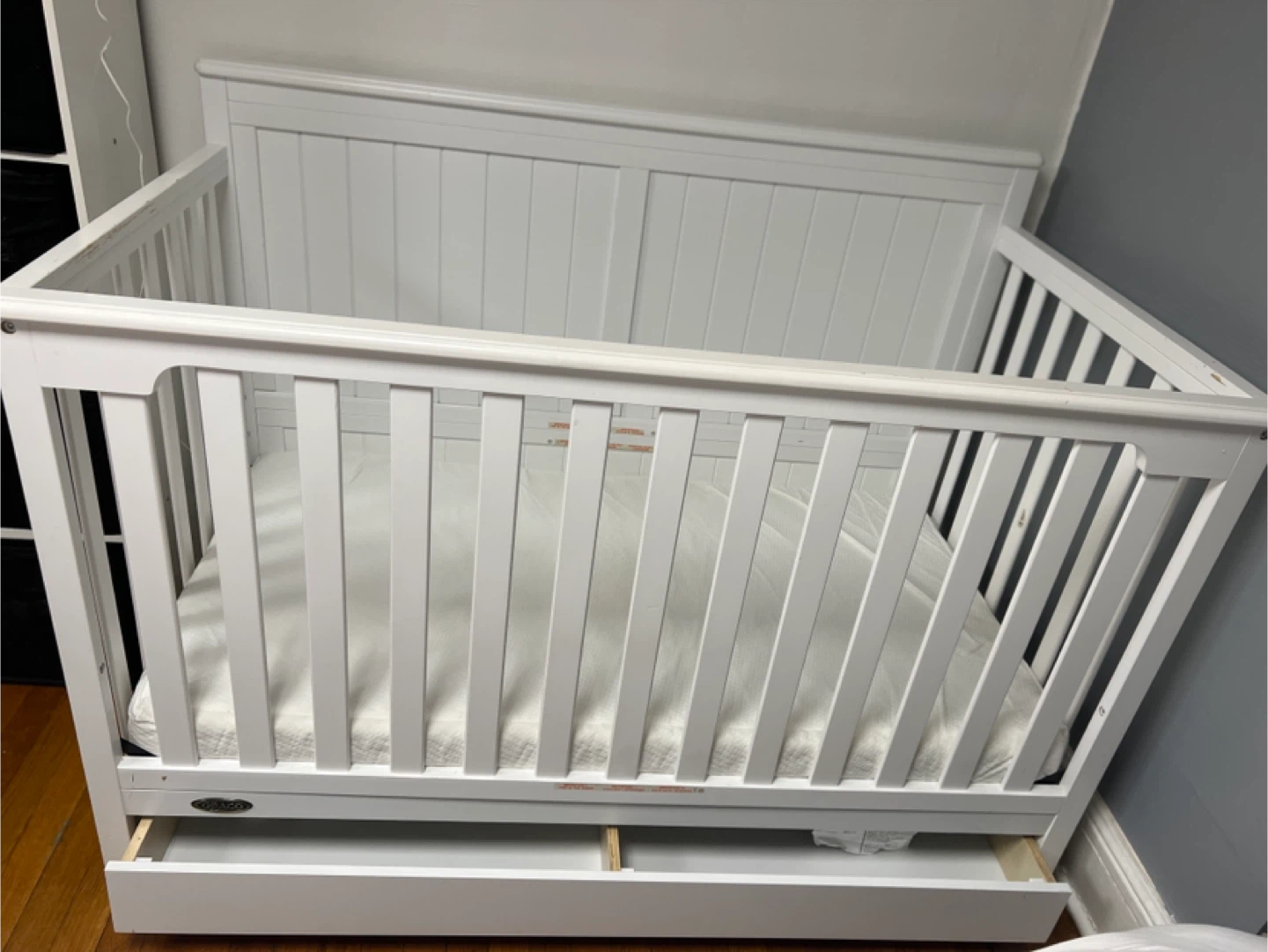 Graco White Baby Crib