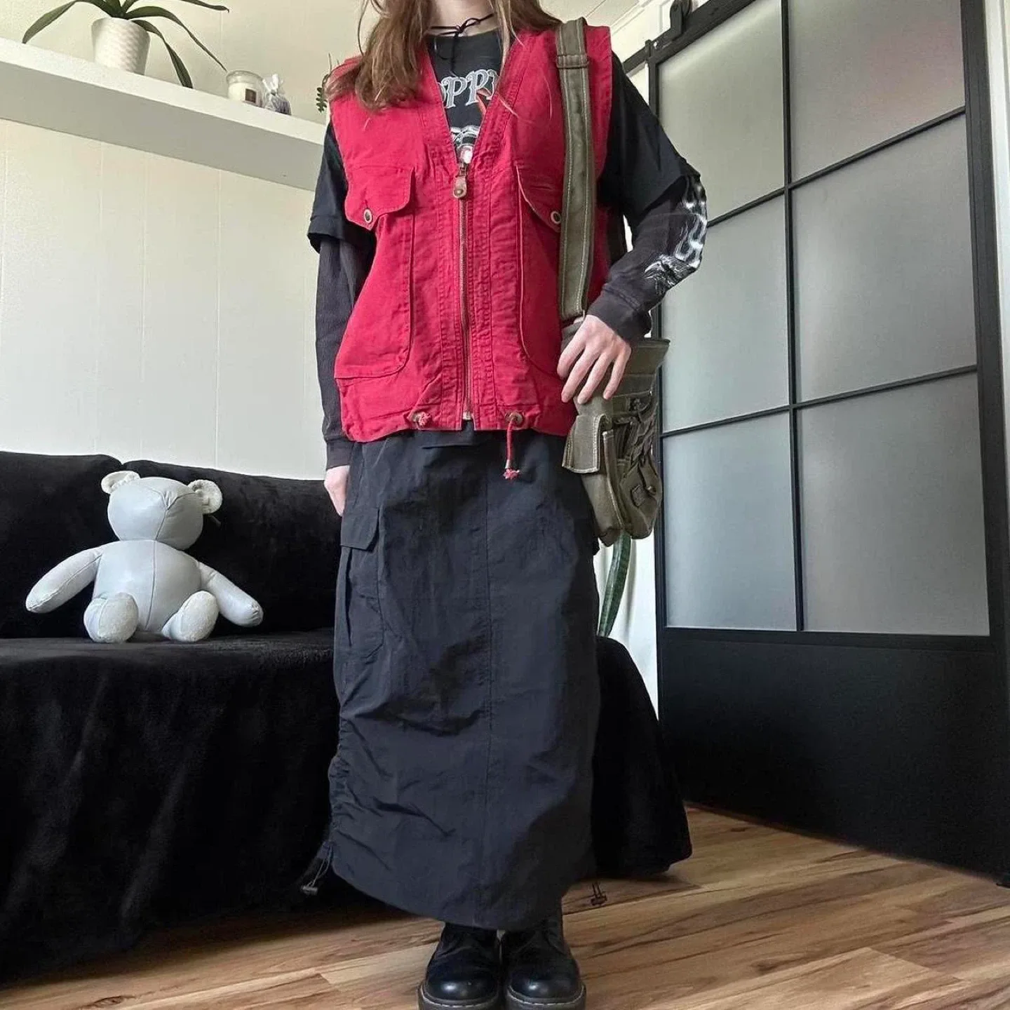 Vintage red cargo oversized vest with pockets image indicator(4)