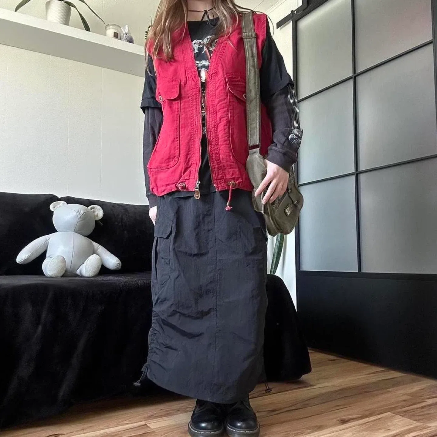 Vintage red cargo oversized vest with pockets image indicator(3)