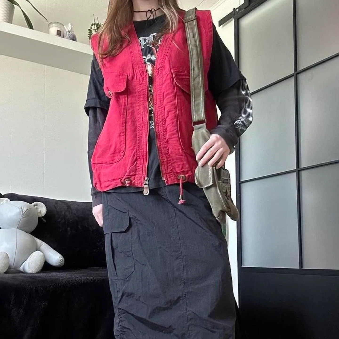 Vintage red cargo oversized vest with pockets image indicator(2)