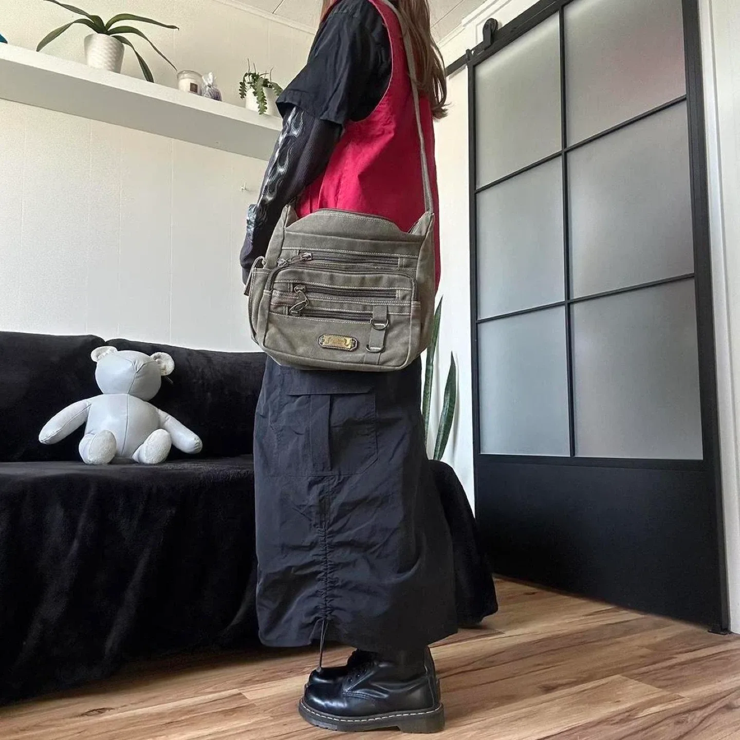 Vintage red cargo oversized vest with pockets image indicator(6)