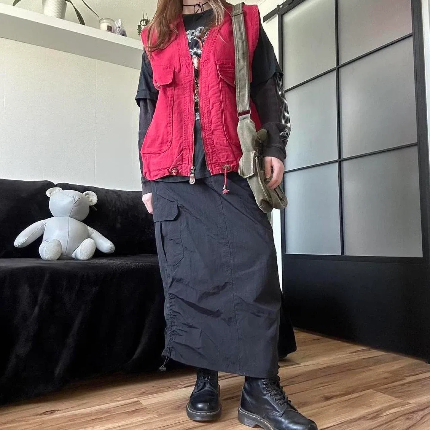 Vintage red cargo oversized vest with pockets image indicator(8)