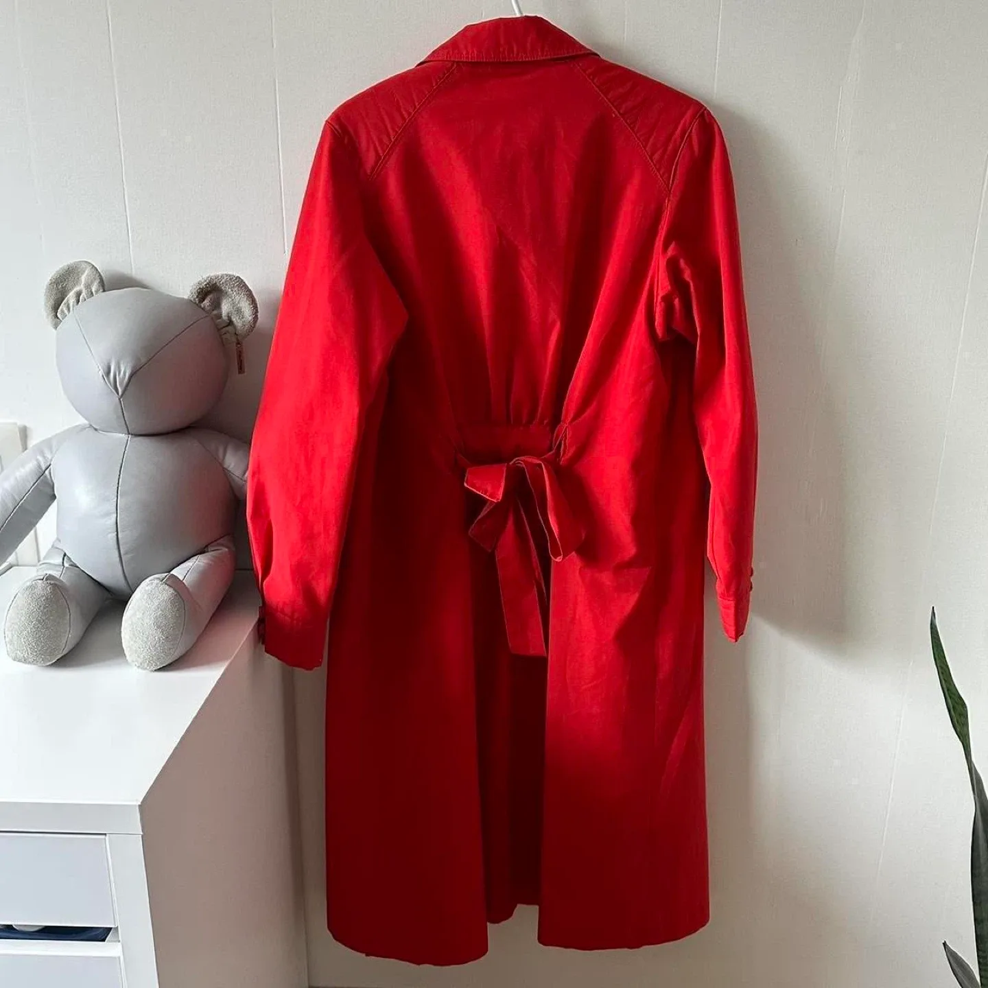 Red vintage 80s trench coat image indicator(2)
