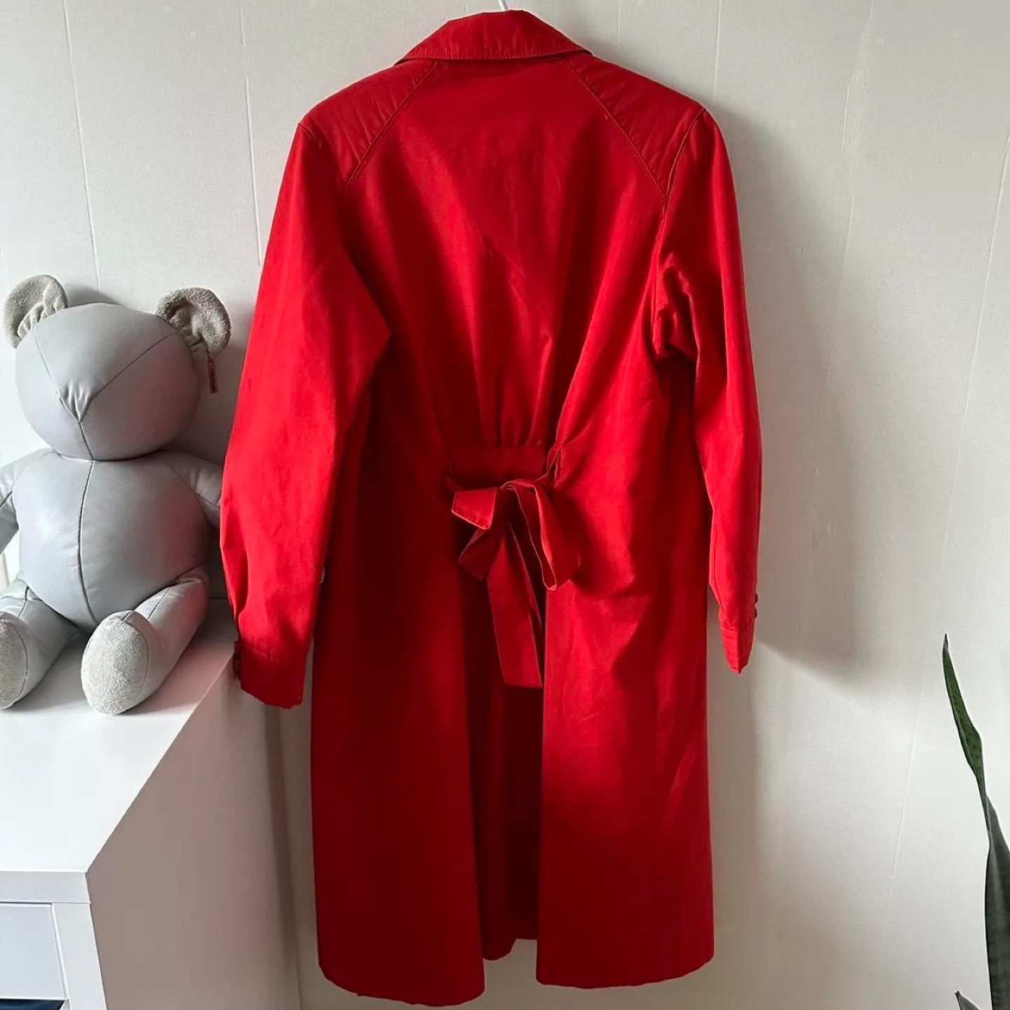 Red vintage 80s trench coat image indicator(6)