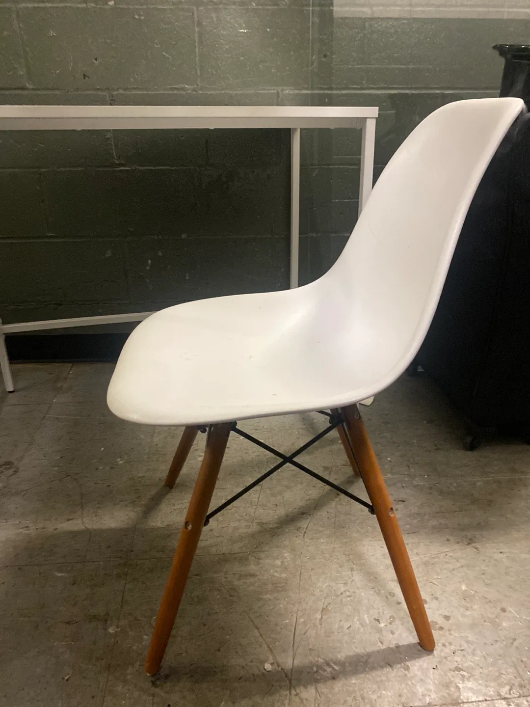 White Desk and Chair Set image indicator(2)