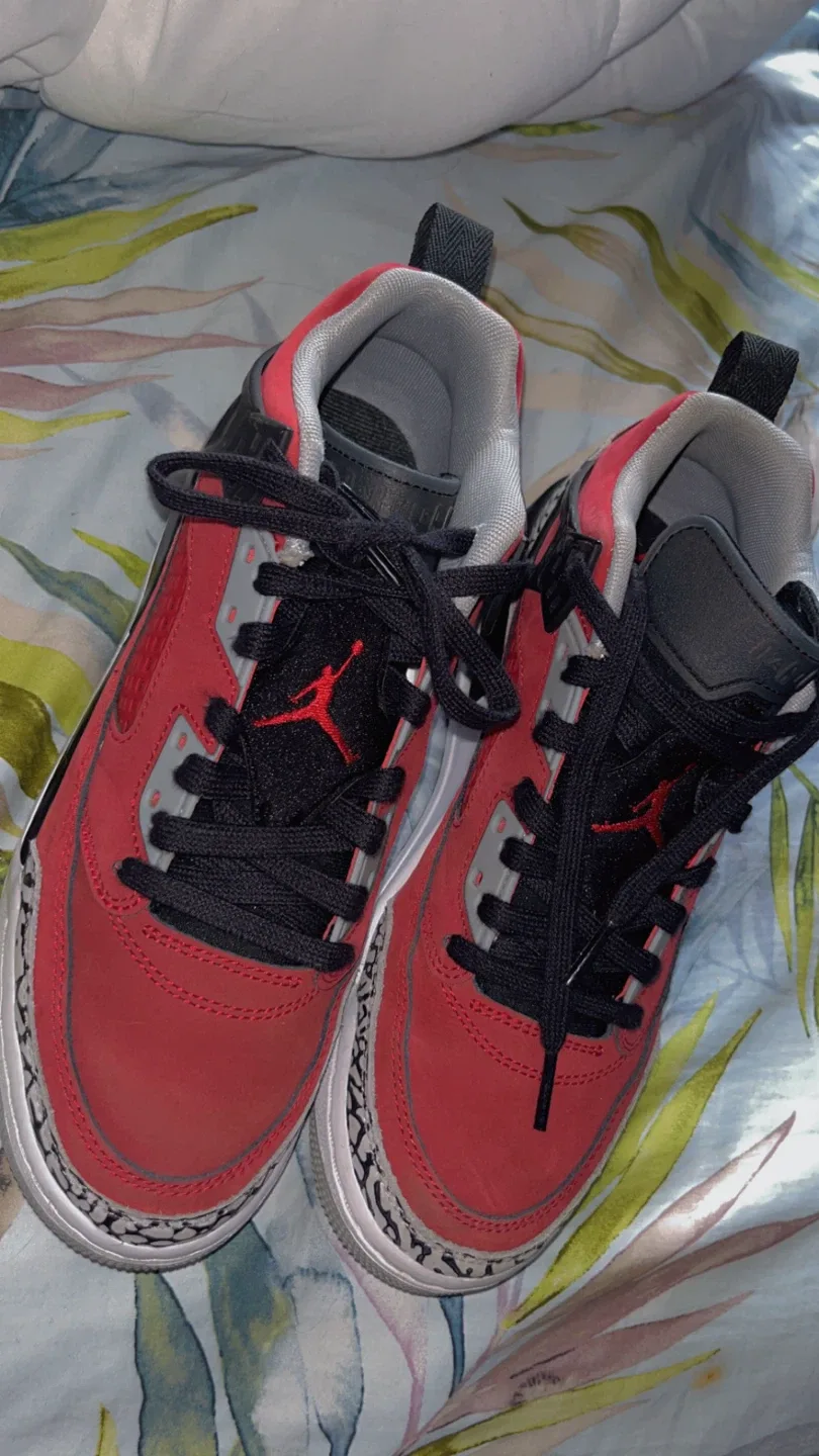 Jordan 3 Retro Red Cement Kid's Size 7 thumbnail