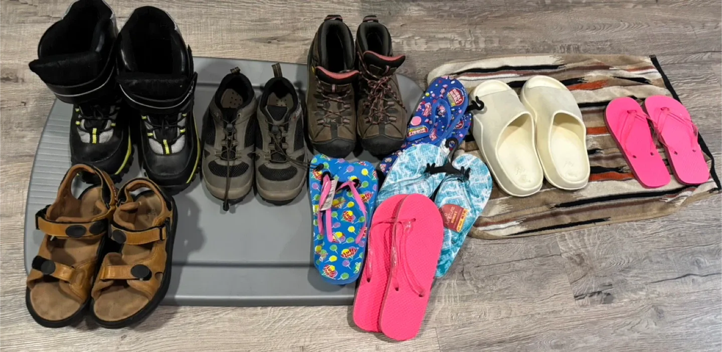 Women’s shoes and sandals thumbnail