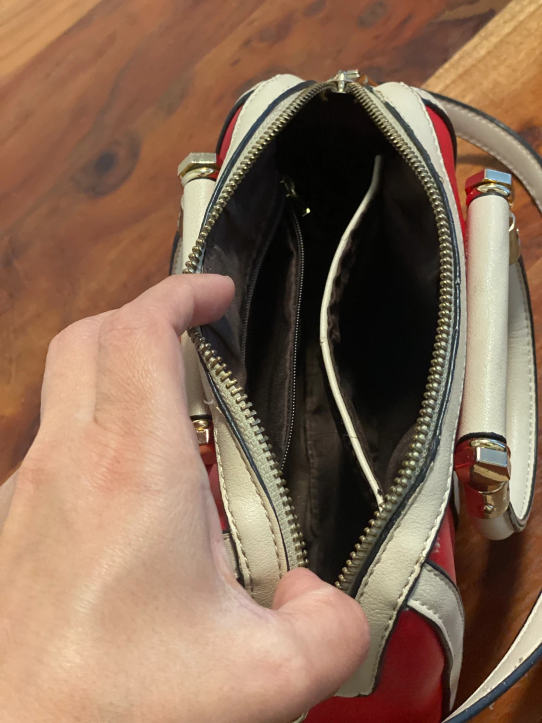 Red & Cream Barrel Style Hand/Shoulder bag - photo 5