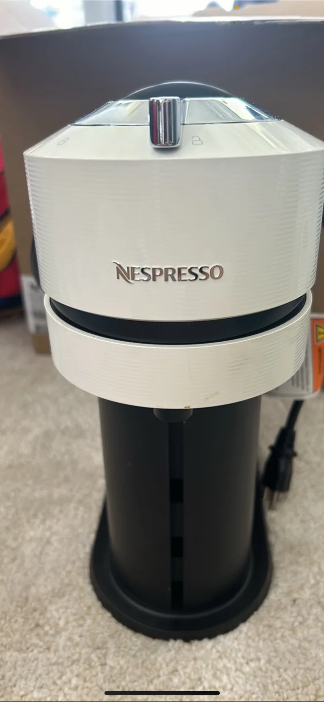 Nespresso Vertuo Next Coffee Machine - White image indicator(2)