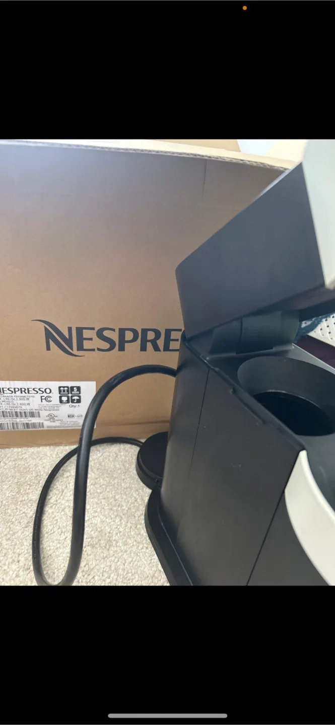 Nespresso Vertuo Next Coffee Machine - White image indicator(3)