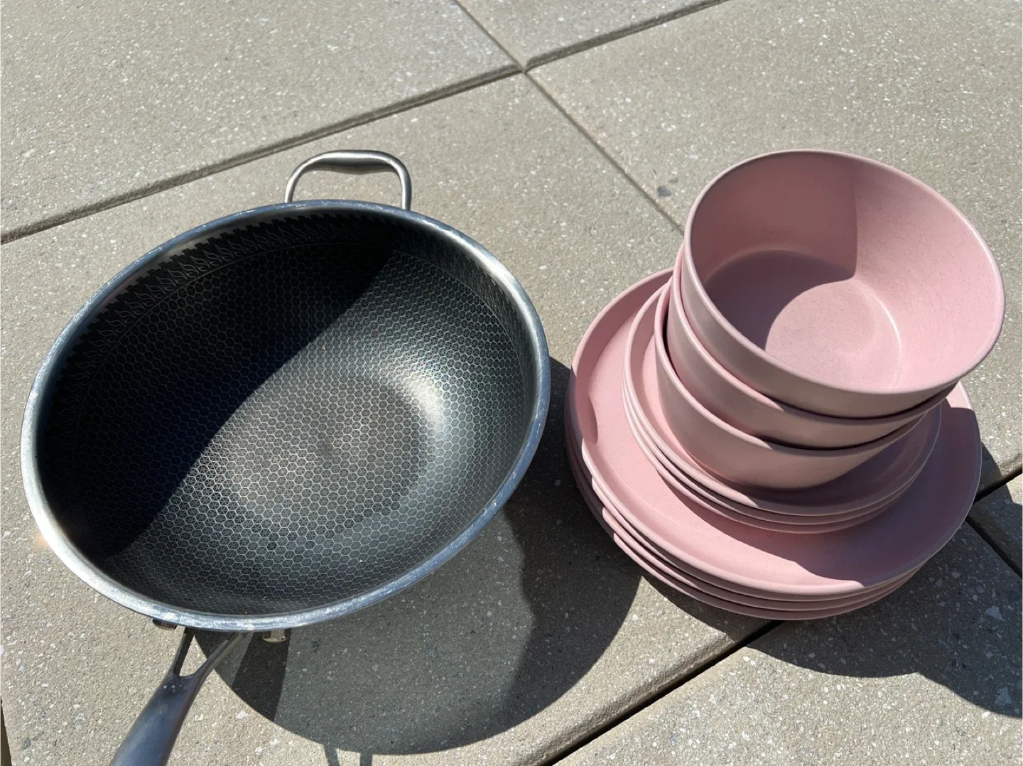 Wok Pan with Honeycomb Base & Pink Dinnerware Set thumbnail