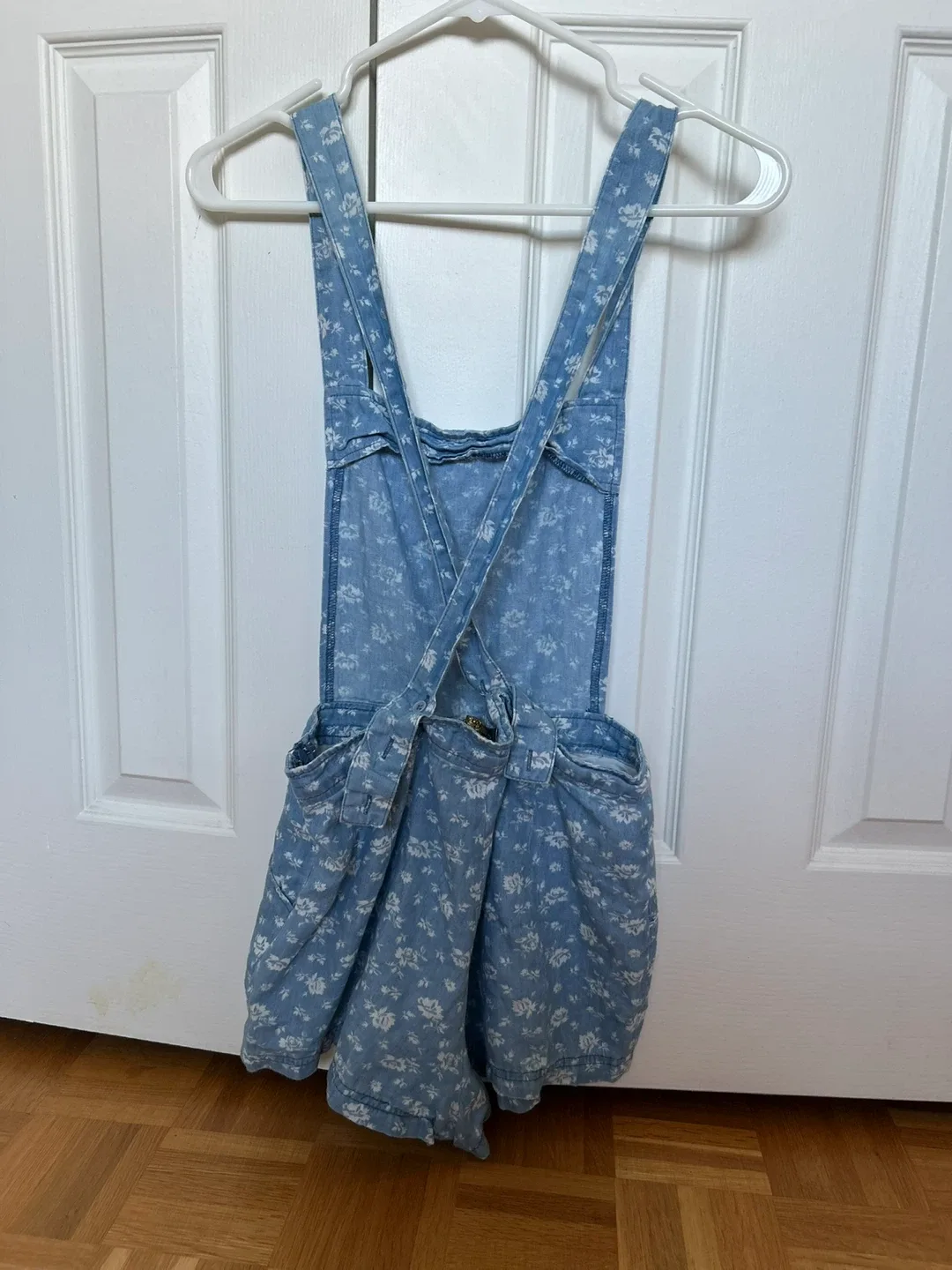 🥕 Baby Blue Parisian Collection Floral Short Overalls Size S/P image indicator(4)