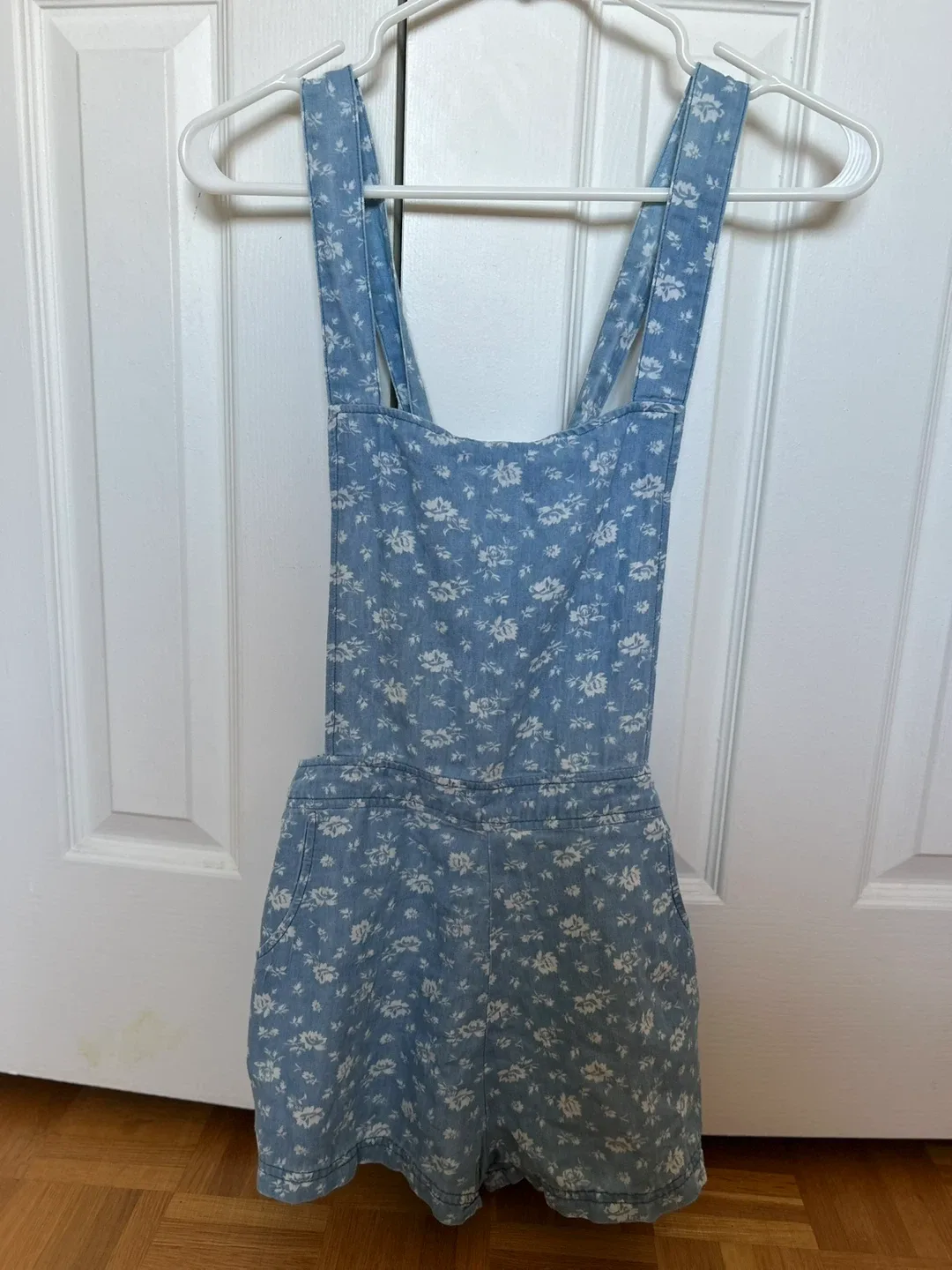 🥕 Baby Blue Parisian Collection Floral Short Overalls Size S/P thumbnail