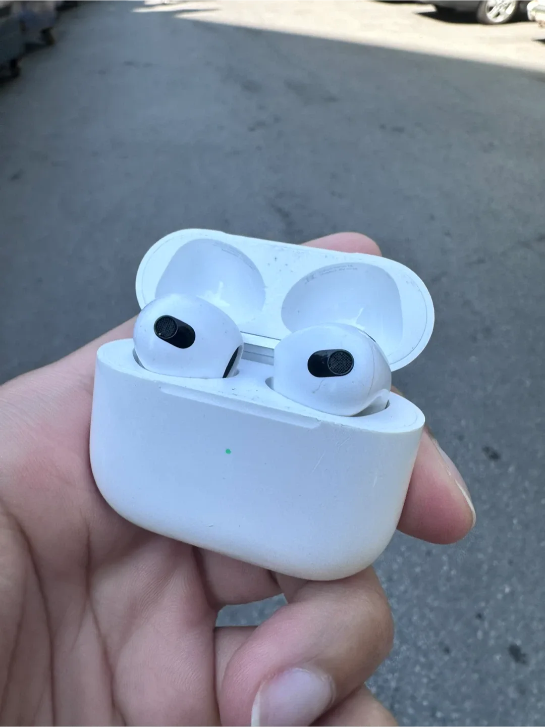 Apple AirPods 3rd Generation thumbnail
