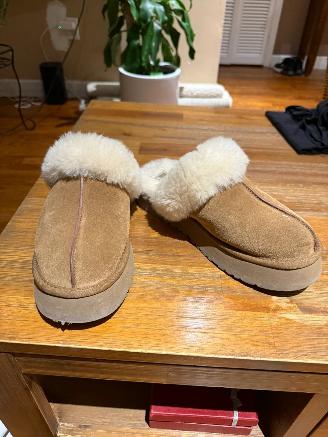 UGG Women's Coquette Slipper Size 8 thumbnail
