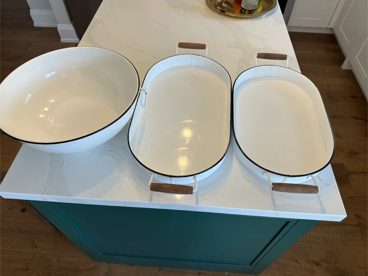 Homesense White Enamelware Bowl & Trays Set thumbnail