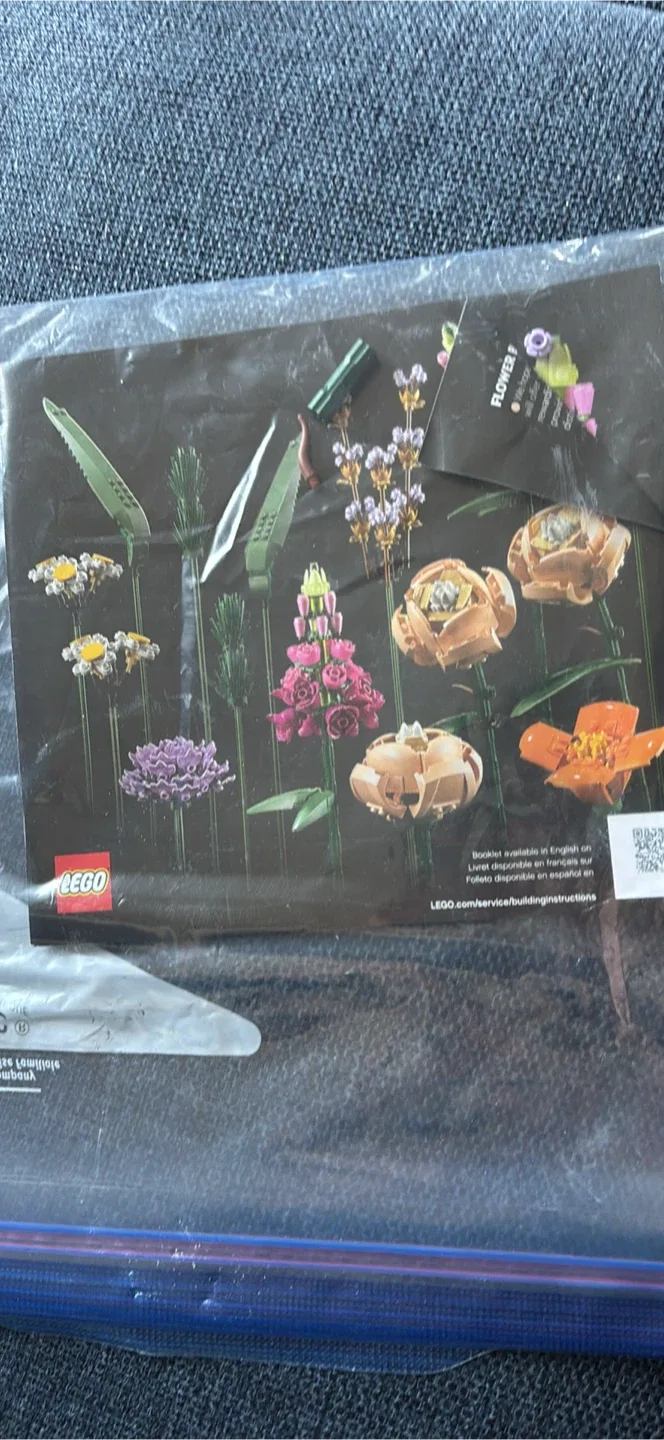 LEGO Flower Bouquet image indicator(4)