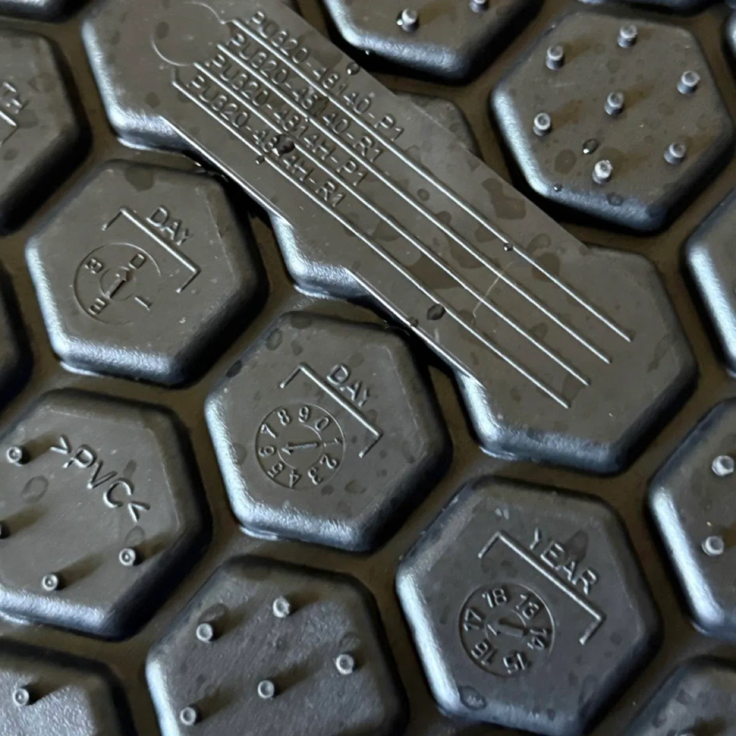 Rubber Black Vehicle Floor Mat image indicator(3)