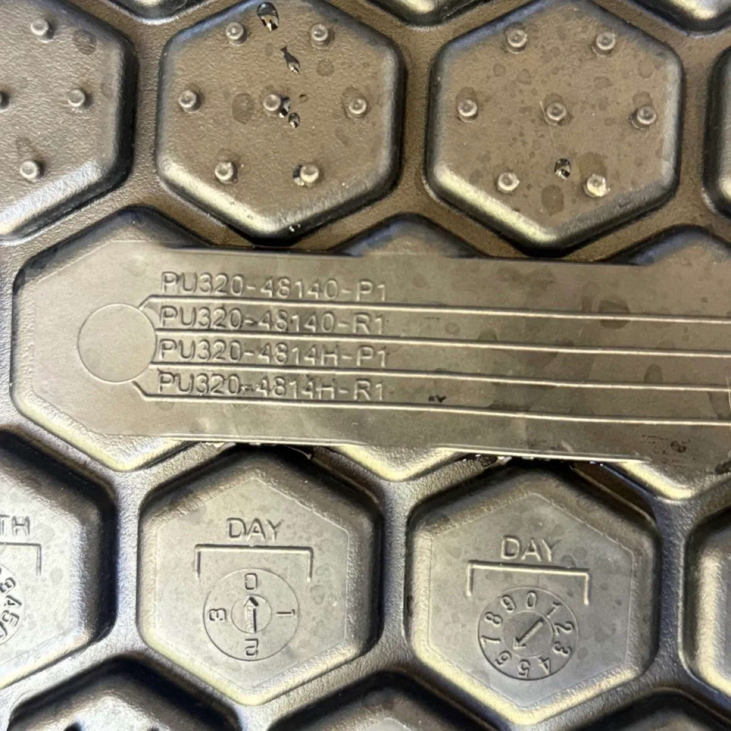 Rubber Black Vehicle Floor Mat image indicator(4)