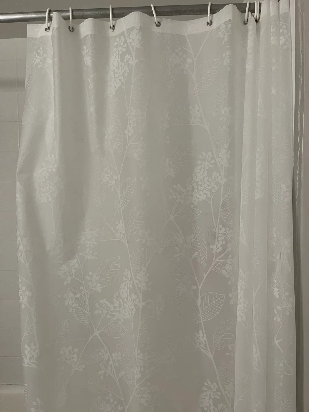 Shower Curtains (3) - Green Leaves, Fall Leaves, White Floral 🥕 image indicator(2)