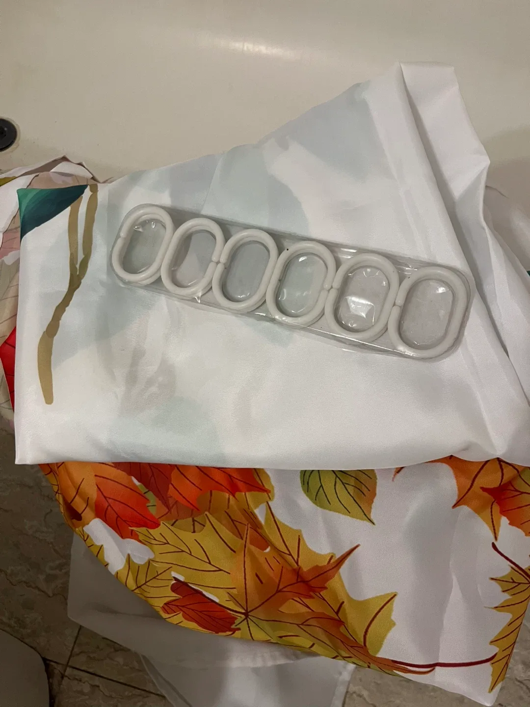 Shower Curtains (3) - Green Leaves, Fall Leaves, White Floral 🥕 image indicator(3)