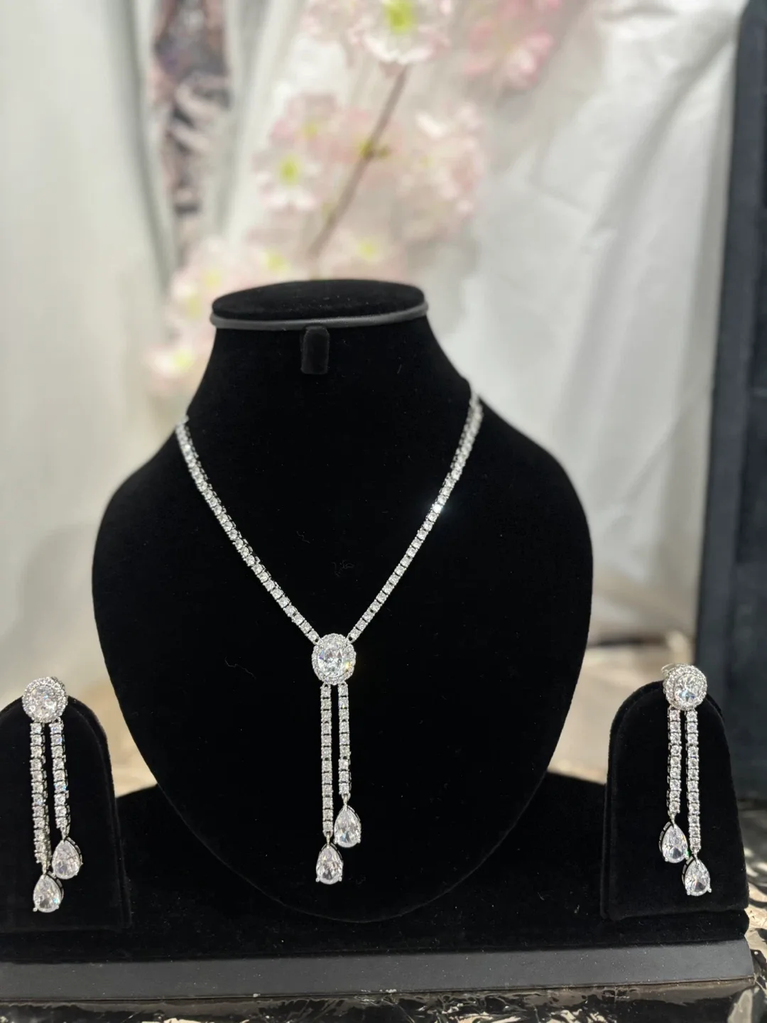 Necklace and Earring Set image indicator(2)