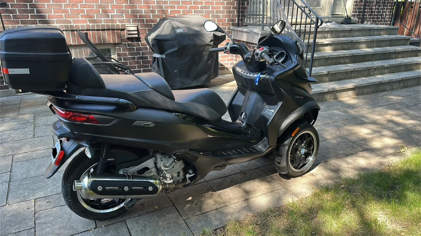 Piaggio MP3 500ie Three-Wheeled Scooter image indicator(5)