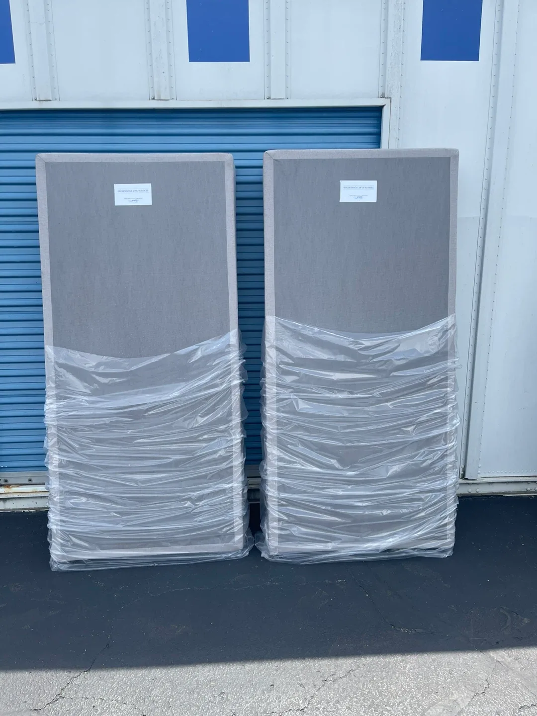 Tempur-Cloud Supreme Mattress and box spring set image indicator(2)