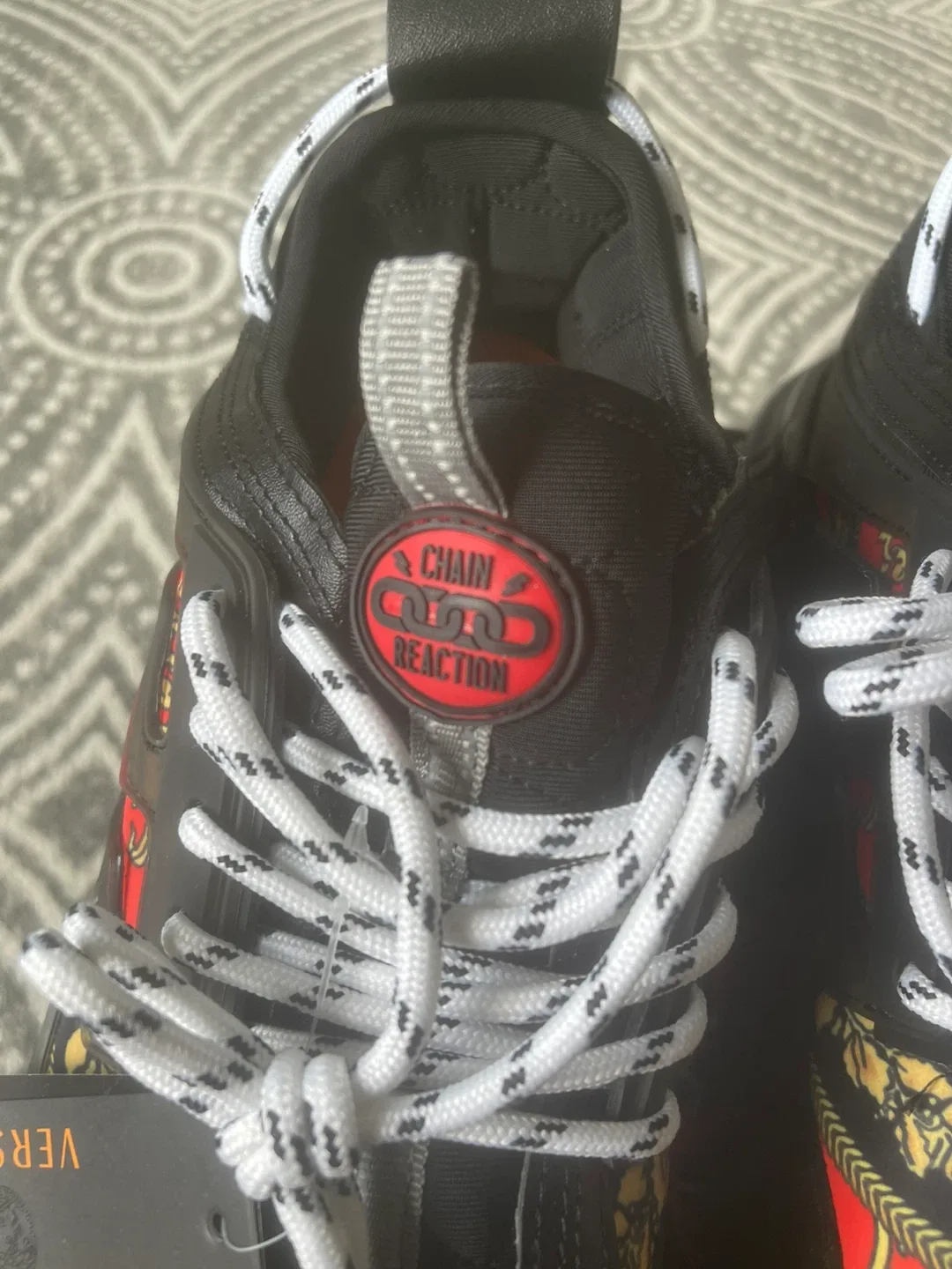 Chain reaction “black multi” image indicator(4)