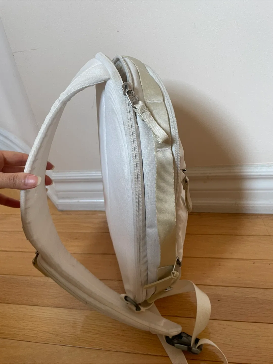 The North Face Off-White Isabella Sling Bag image indicator(3)