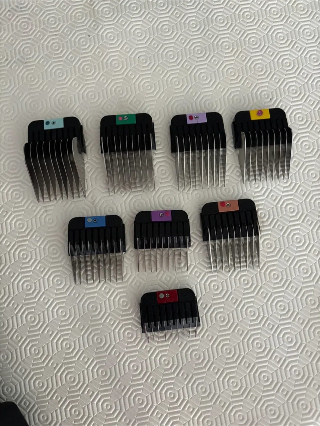 A set of Wahl Stainless Steel Attachment Guide Combs image indicator(2)