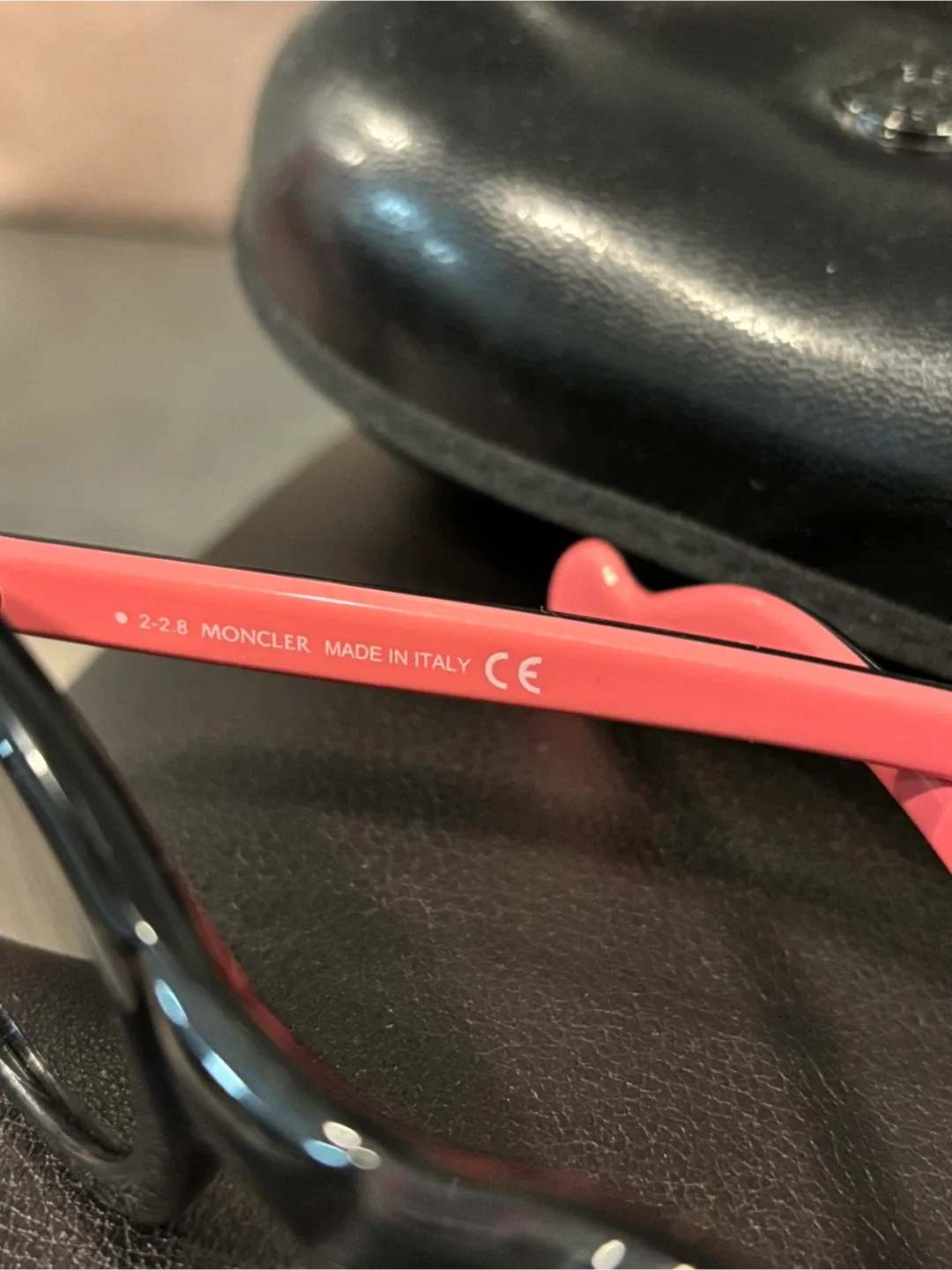 Moncler sunglasses image indicator(2)