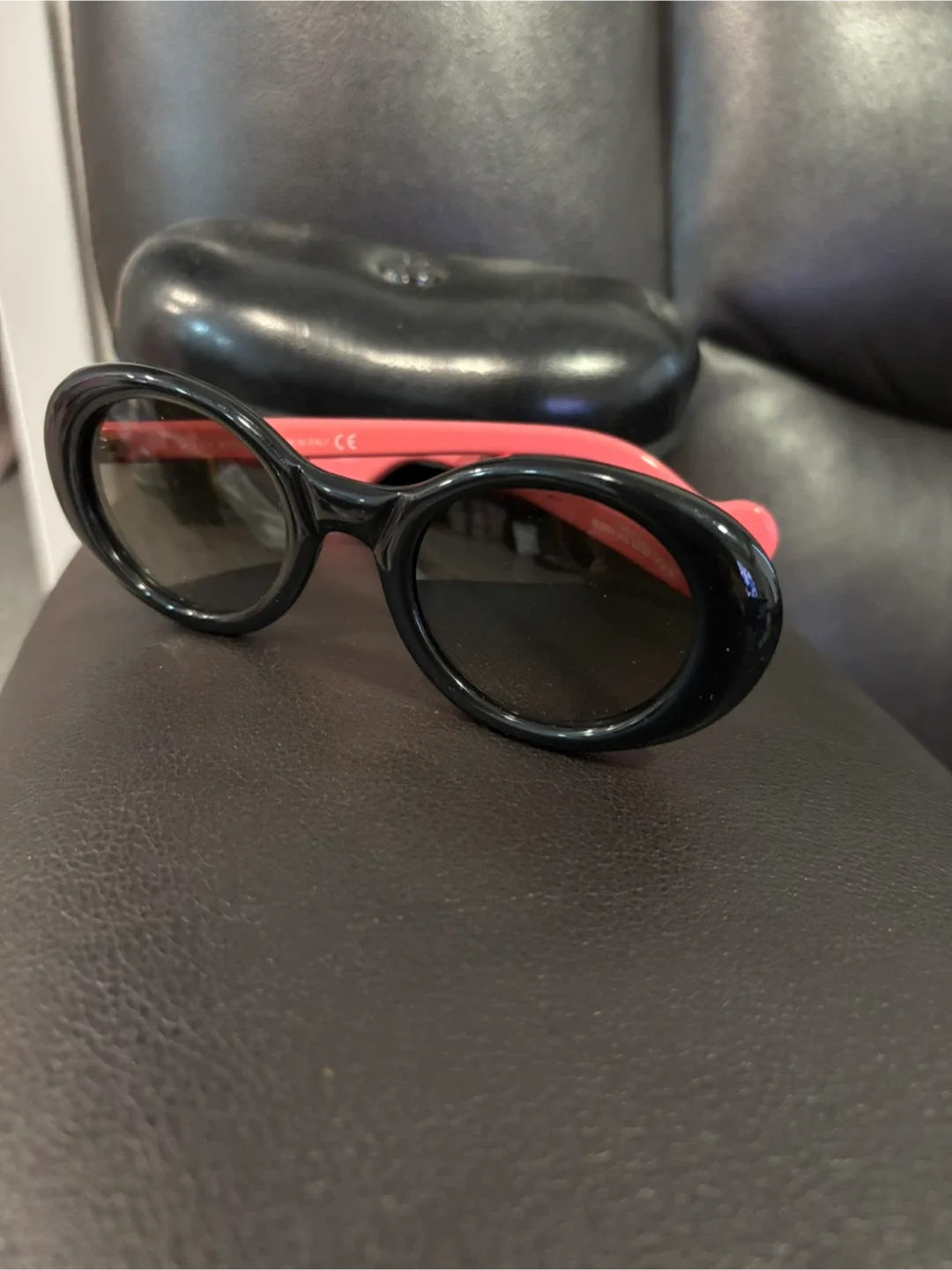 Moncler sunglasses thumbnail