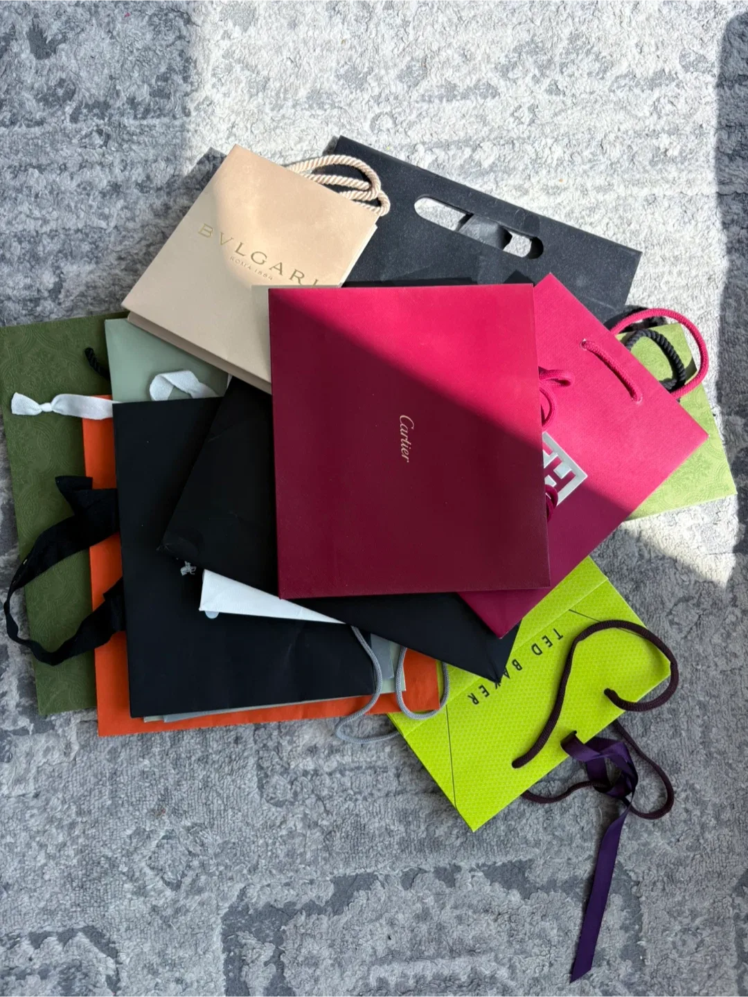 15 Luxury Shopping Bags thumbnail