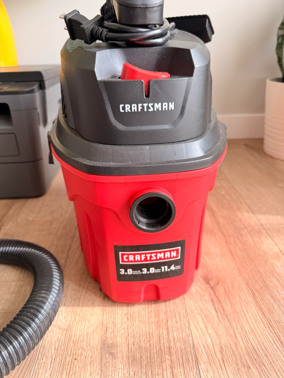 Craftsman 3-Gal Wet/Dry Vac - Model CMXEVXA18910P-3 - photo 2