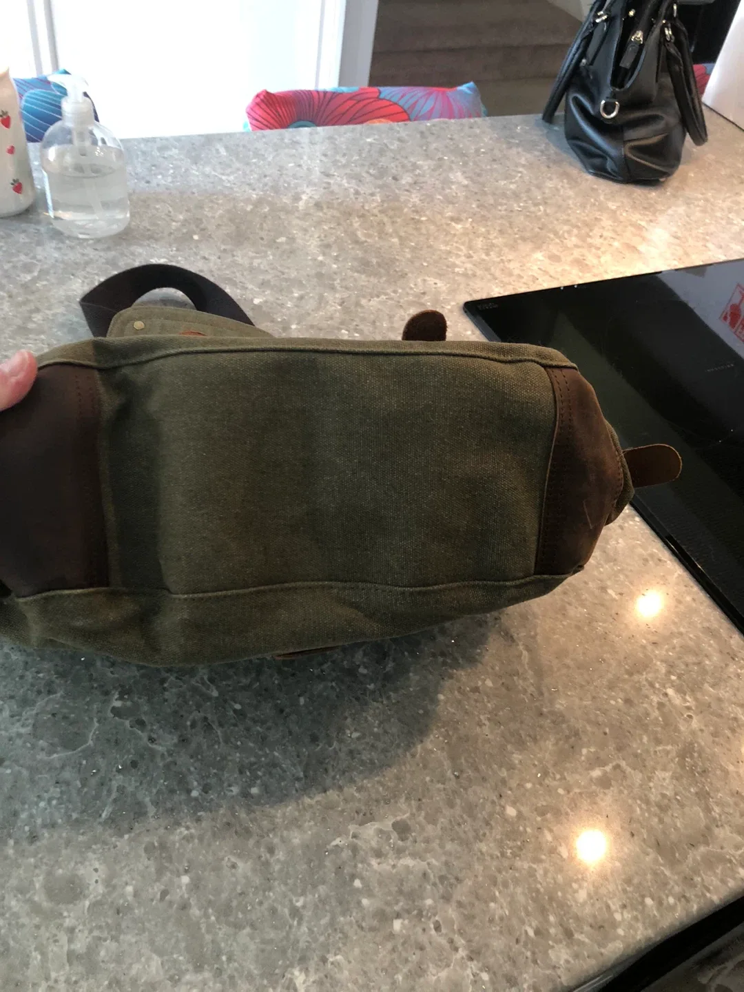 Canvas and Leather Messenger Bag image indicator(4)