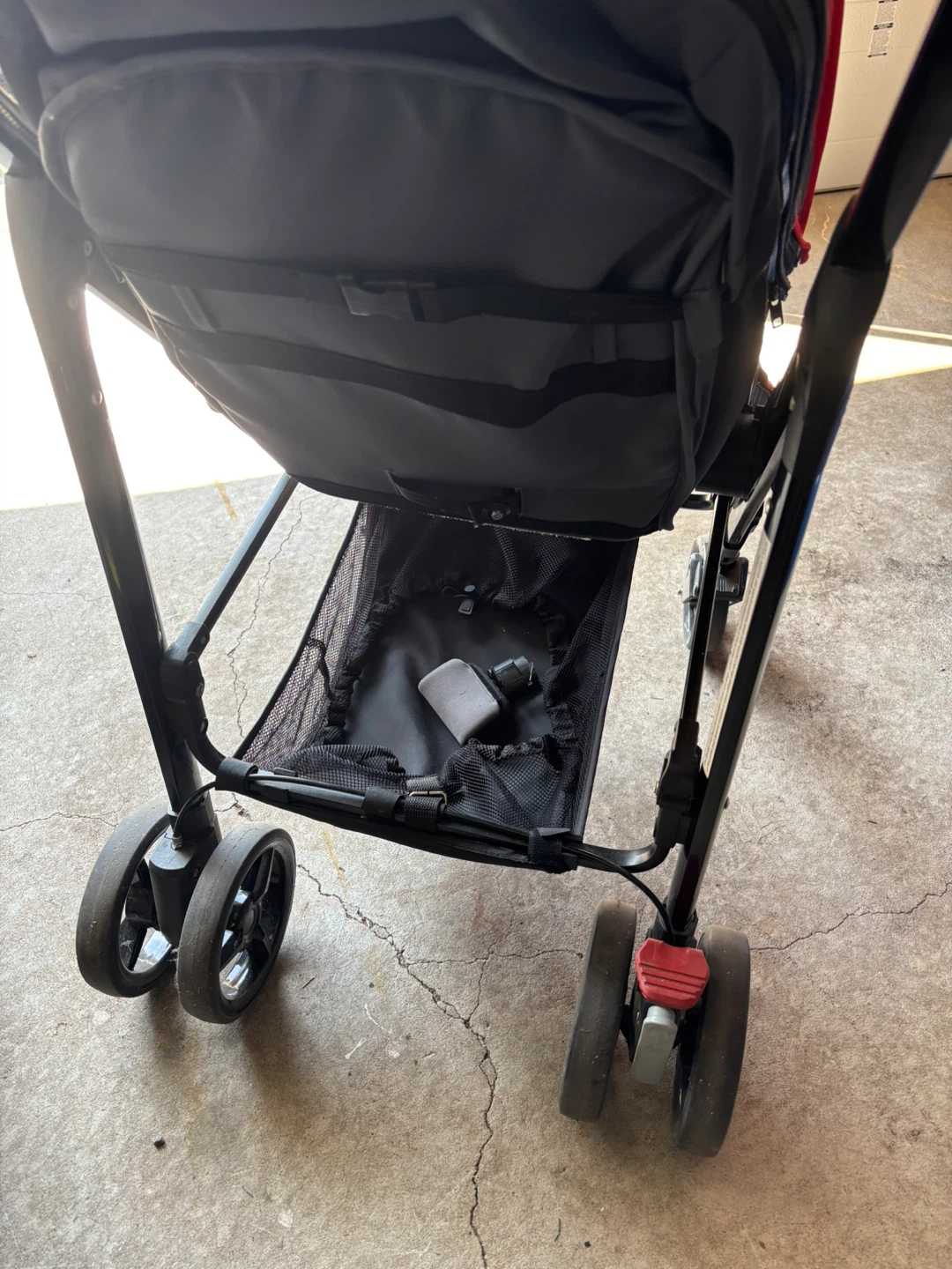 Guzzie+Guss Stroller - Red & Black - photo 3